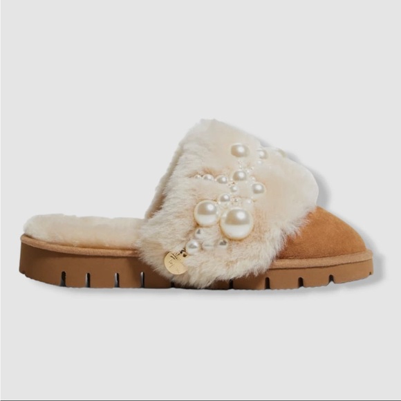 Alameda Turquesa WomensBeige Pinctada Pearly Suede Fur...